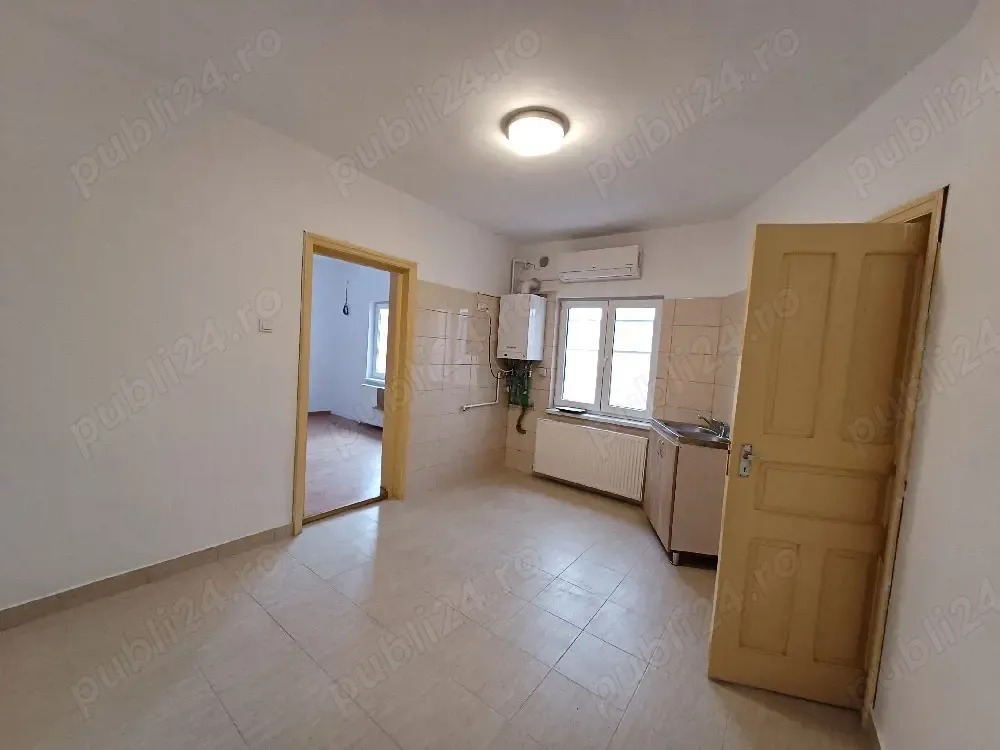 proprietar ofer spre inchiriere casa la curte - imagine 1