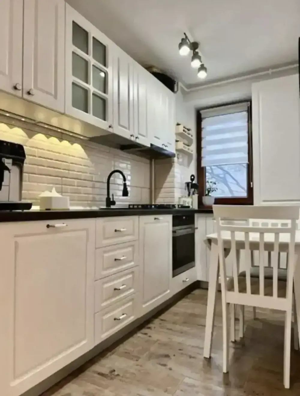 Apartament 2 camere modern, complet utilat si mobilat+loc de parcare