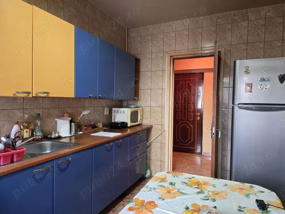 Apartament 3 camere decomandat   Lacul Tei, 64 mp, 2 balcoane închise, bloc reabilitat termic