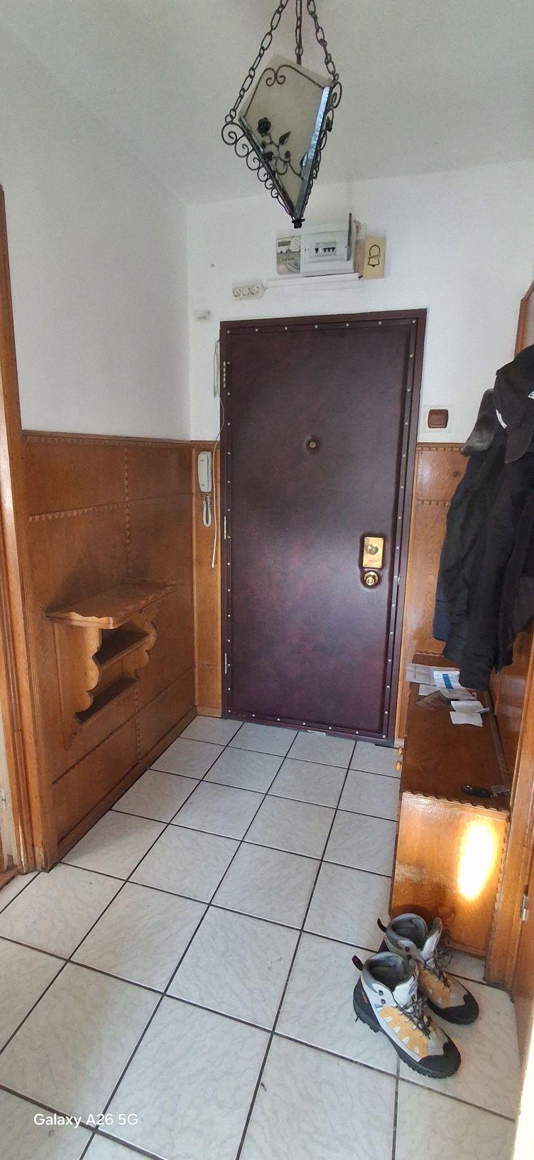 Vand apartament 2 camere