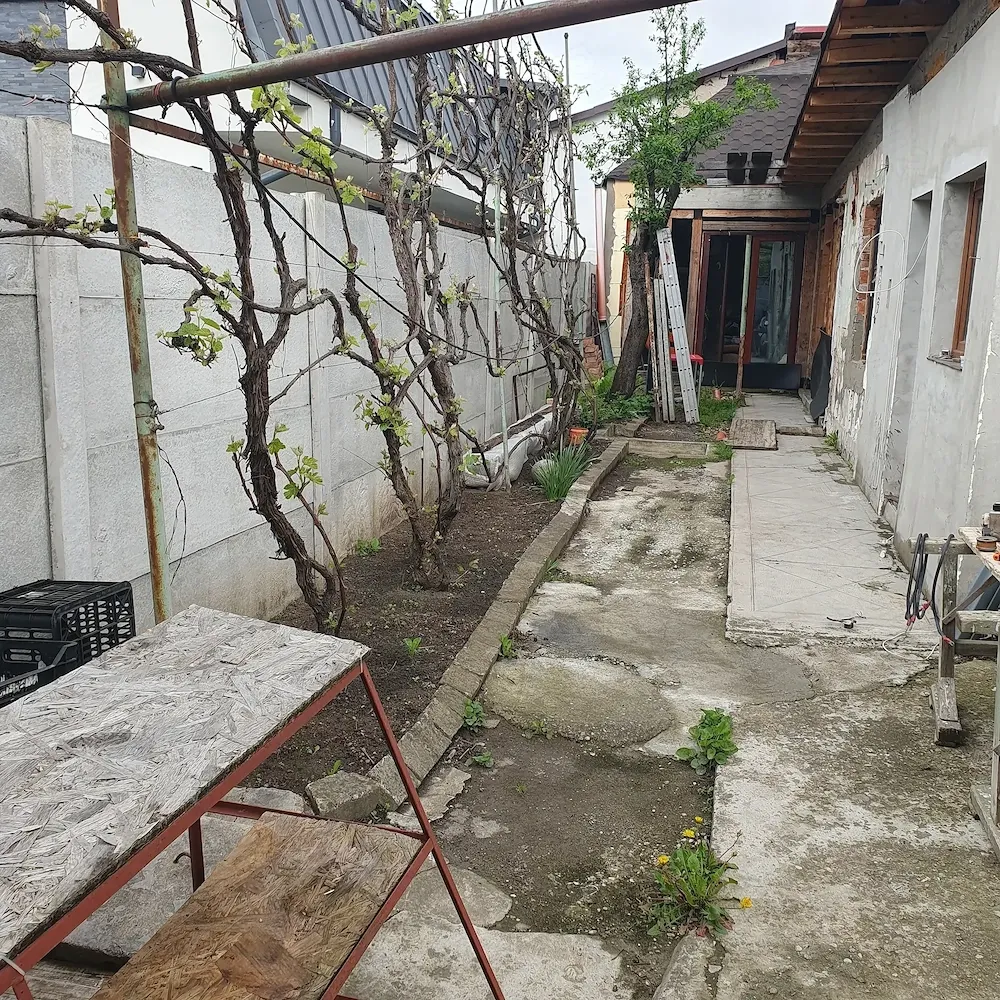 Vând casă zona centrală