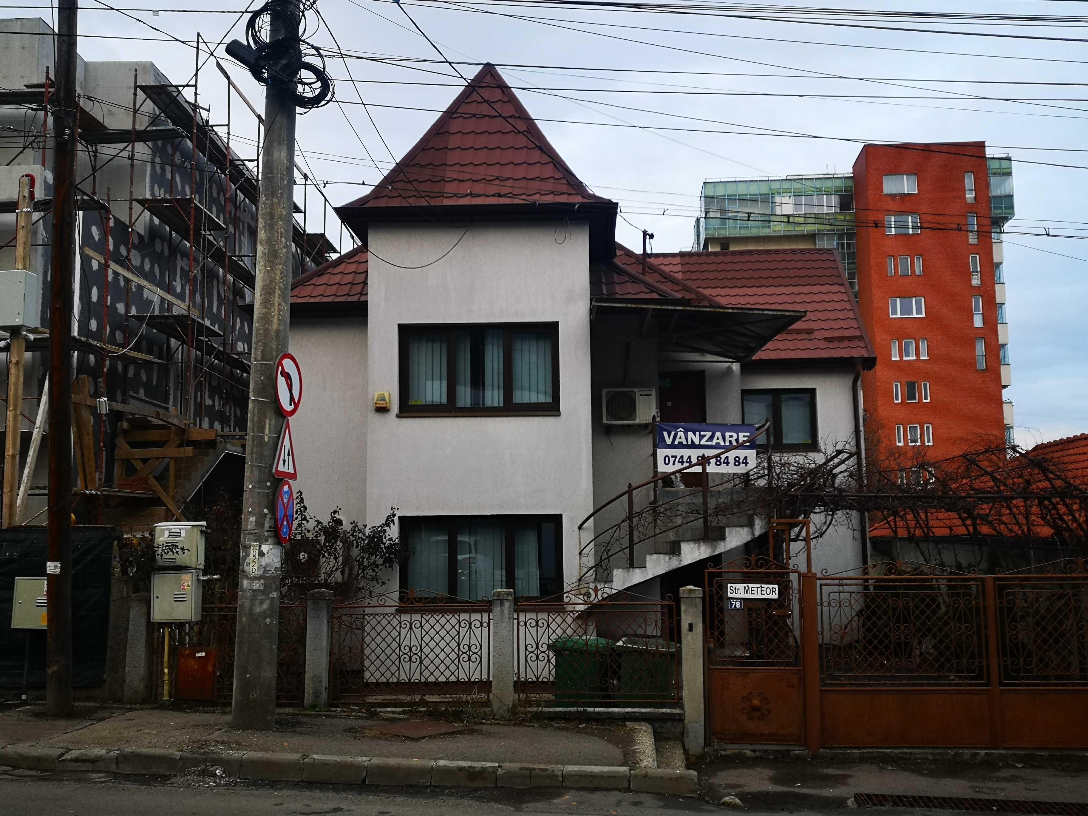 Vand casa pe strada Meteor, cartierul Zorilor