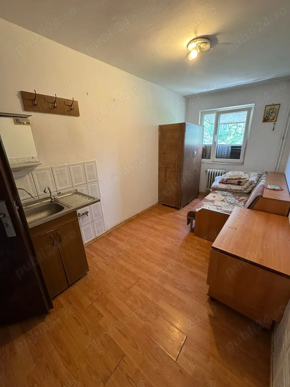 Vând cameră de camin