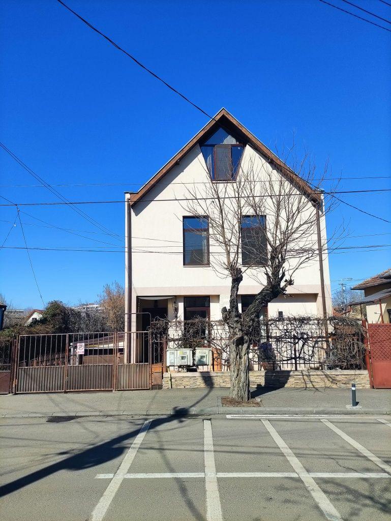 Vand/Inchiriez casă familială