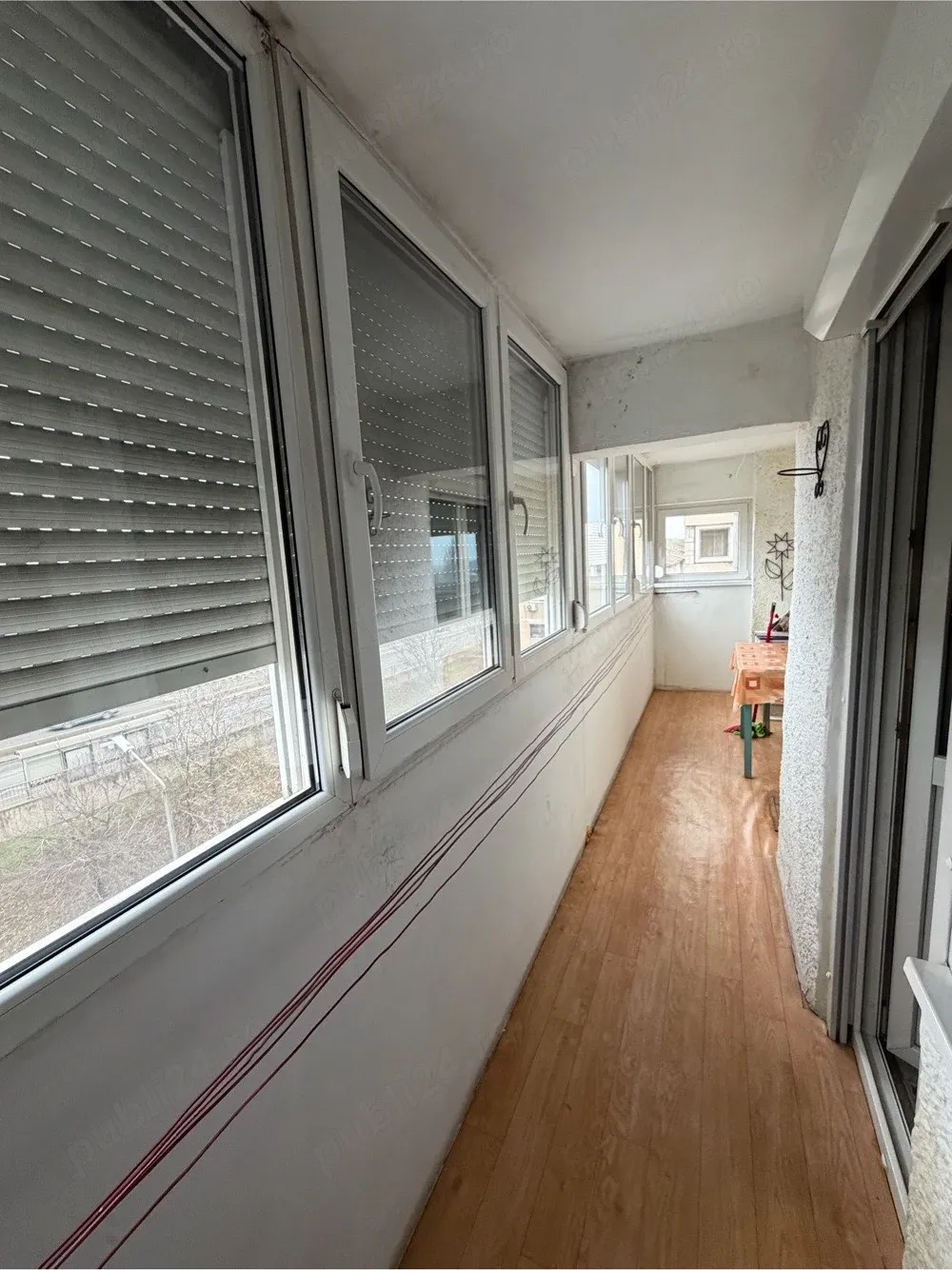 Vand apartam 3 cam. zona Rogerius