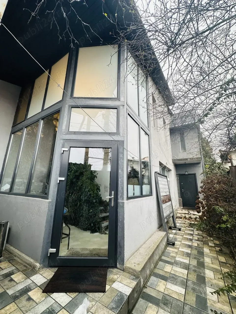 Vila in zona centrala, Pisica Alba