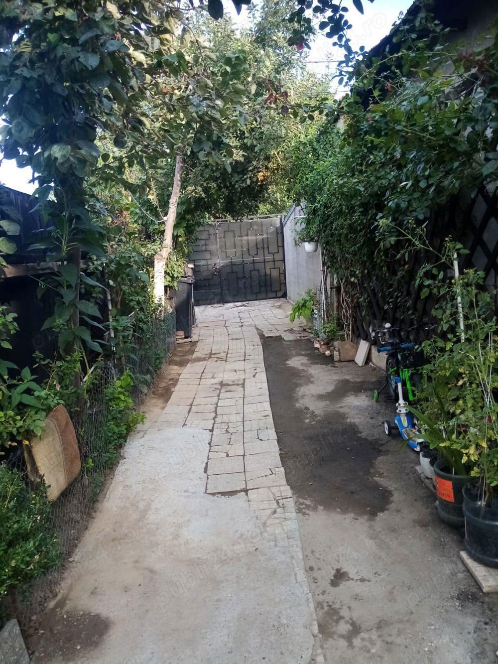 Proprietar vând casa curte zona cartierul 23 August