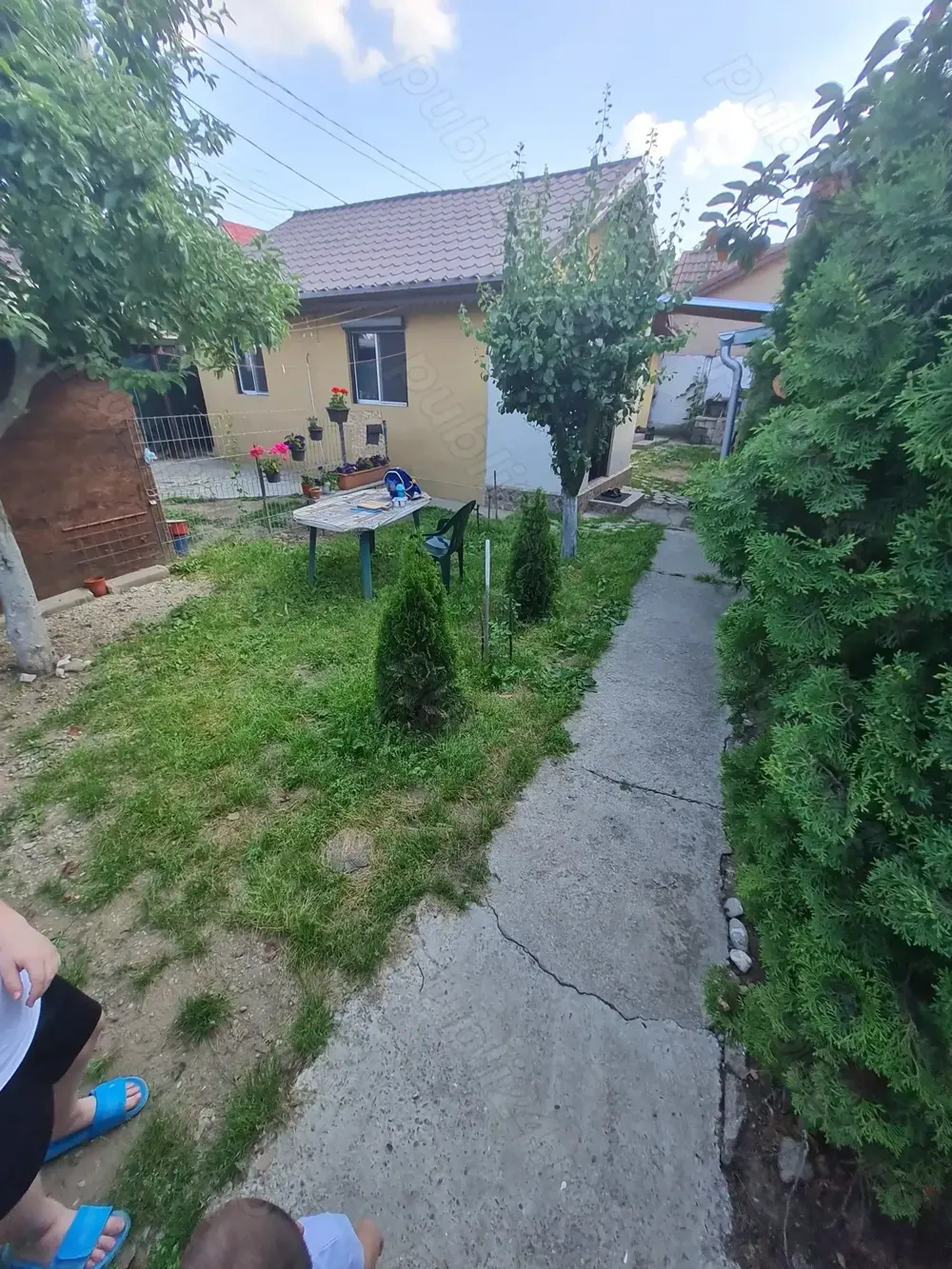 Vânzare casa + teren + garaj  + foişor