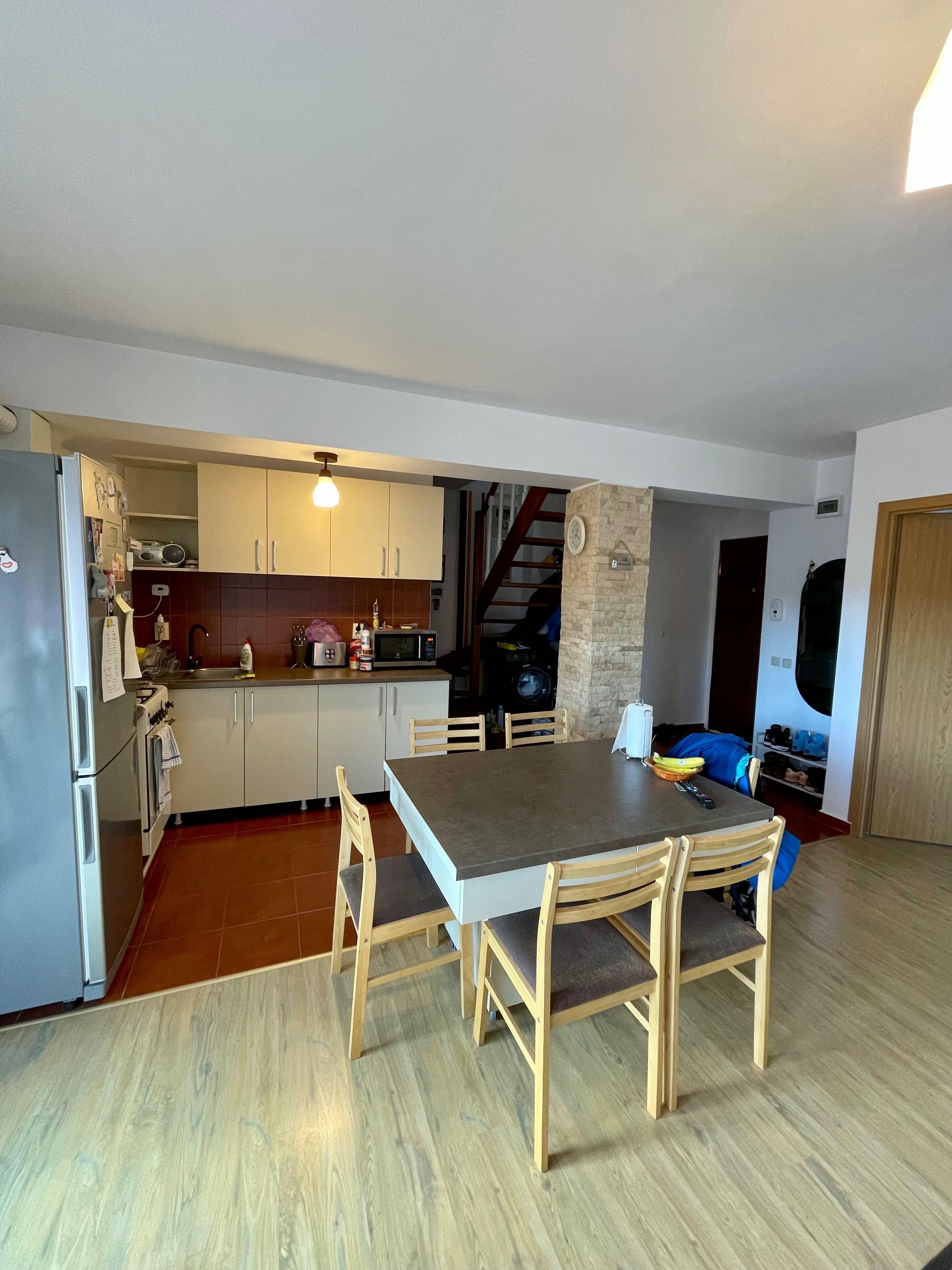 Vand Apartament in vila
