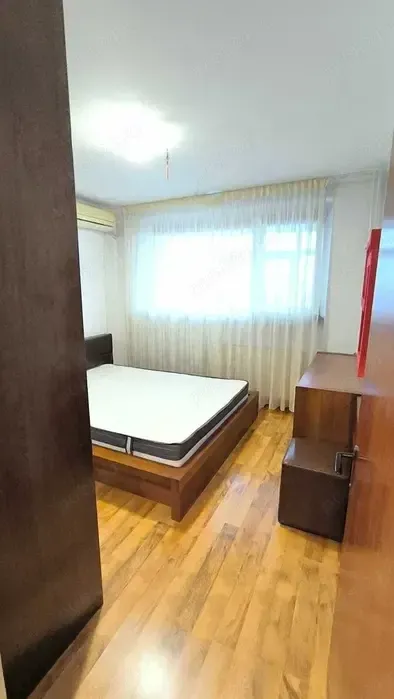 Proprietar inchiriere 3 camere Piata Resita sector 4