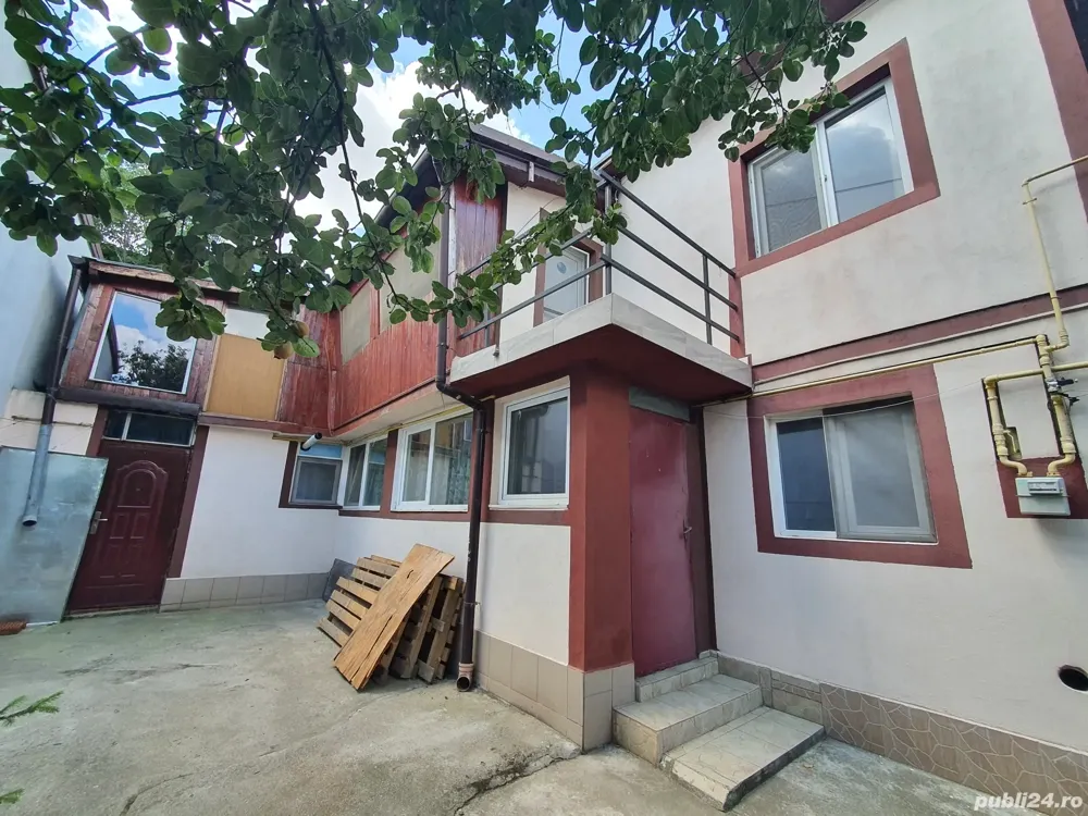 Casa langa metrou