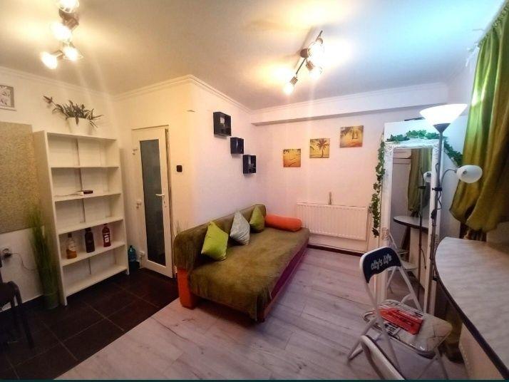 P.F. inchiriez apartament 1 camera, centru, parter, curte, loc parcare