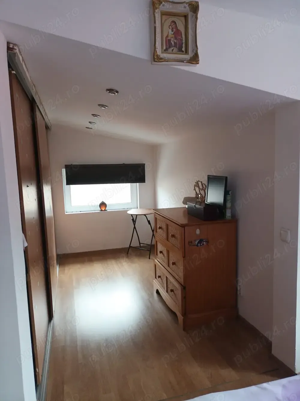 vând casă curte sector 5