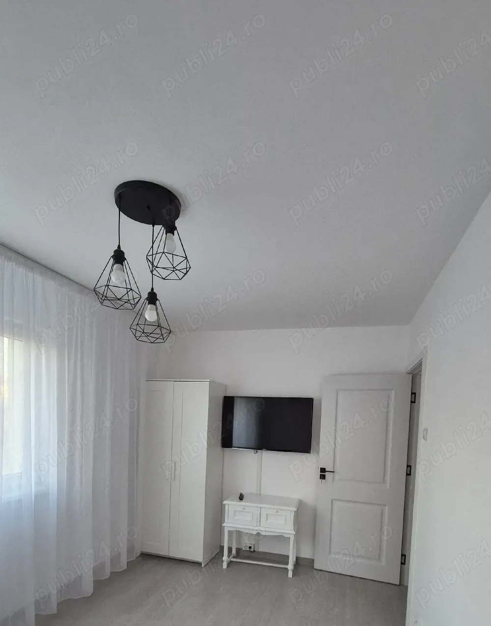 Proprietar inchiriez ap 3 camere pe str. Apusului