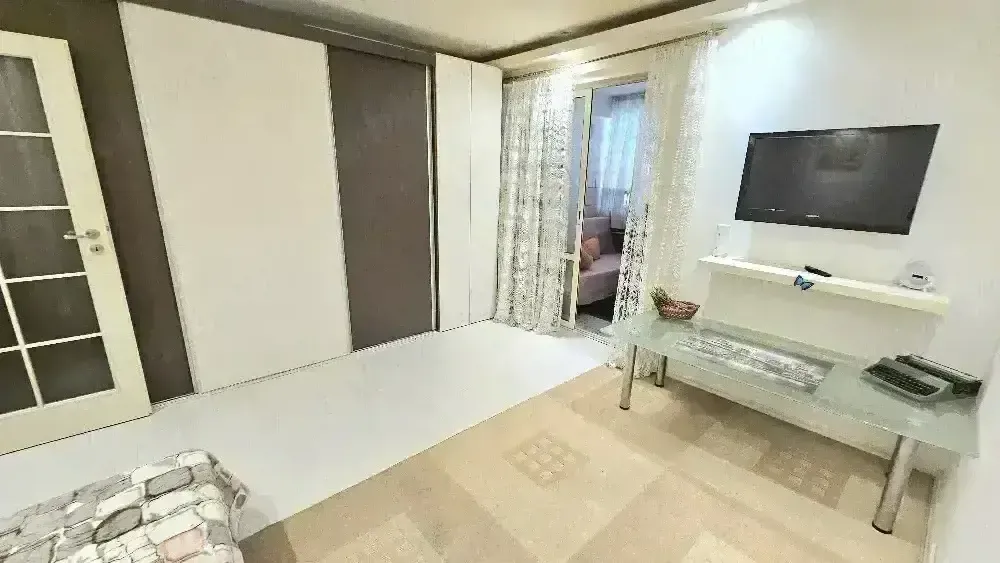 Garsoniera Drumul Taberei, Plaza România