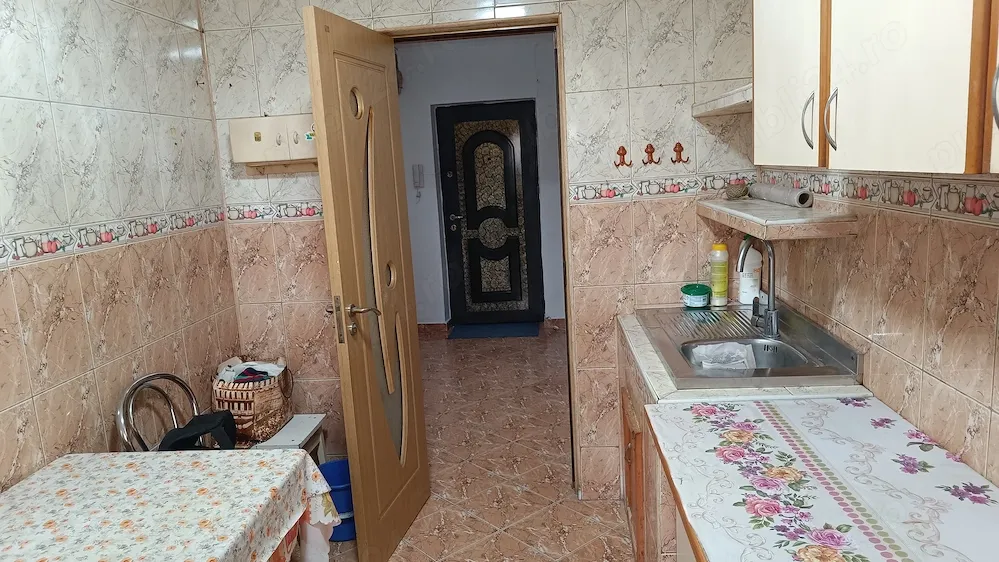 Vând apartament 2 camere cf.1 ,parter Gorjului,Militari