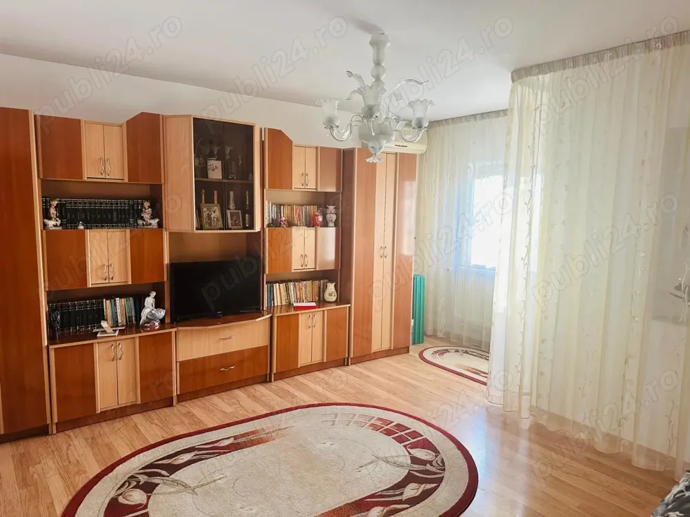 Vând apartament 3 camere, Drumul Sării - poziție TOP, confort 1, decomandat