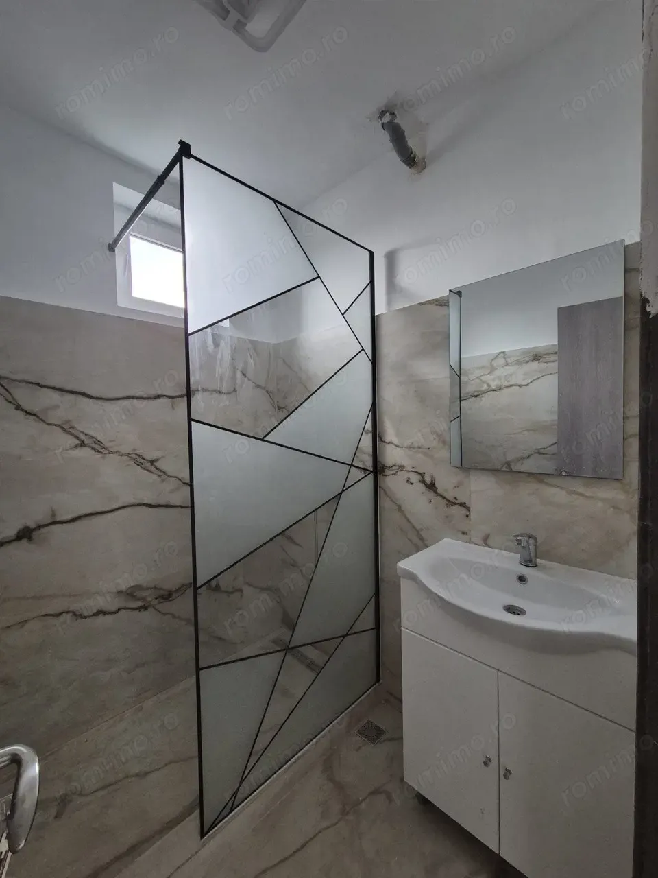 Apartament 4 camere de vânzare  Sector 6, Str. Apusului - 105 000 euro