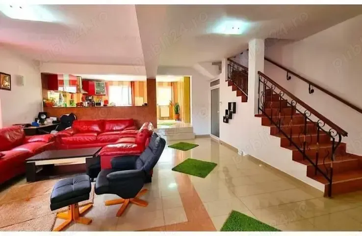 Casă la curte
