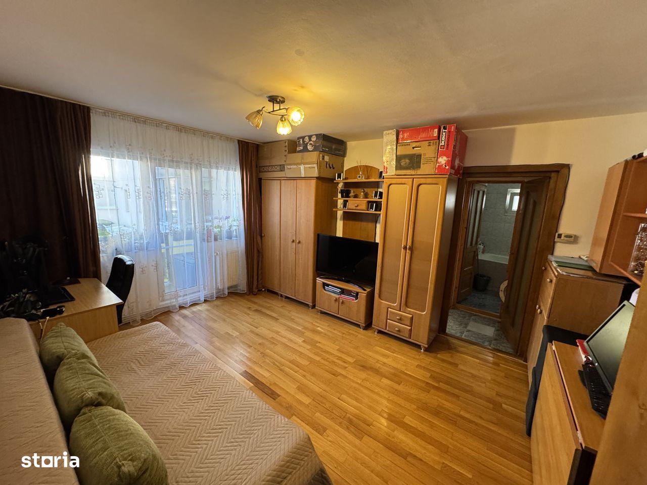 PERSOANA FIZICA vând apartament 2 camere semidecomandat în Grigorescu