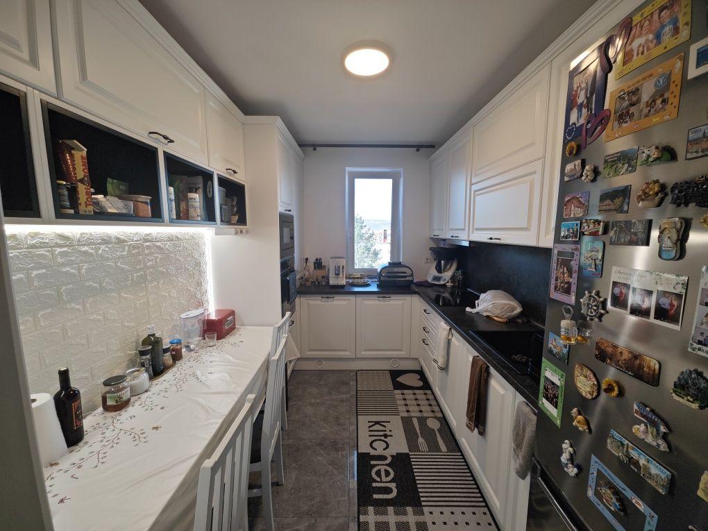 Privat vând apartament restructurat complet - imagine 1