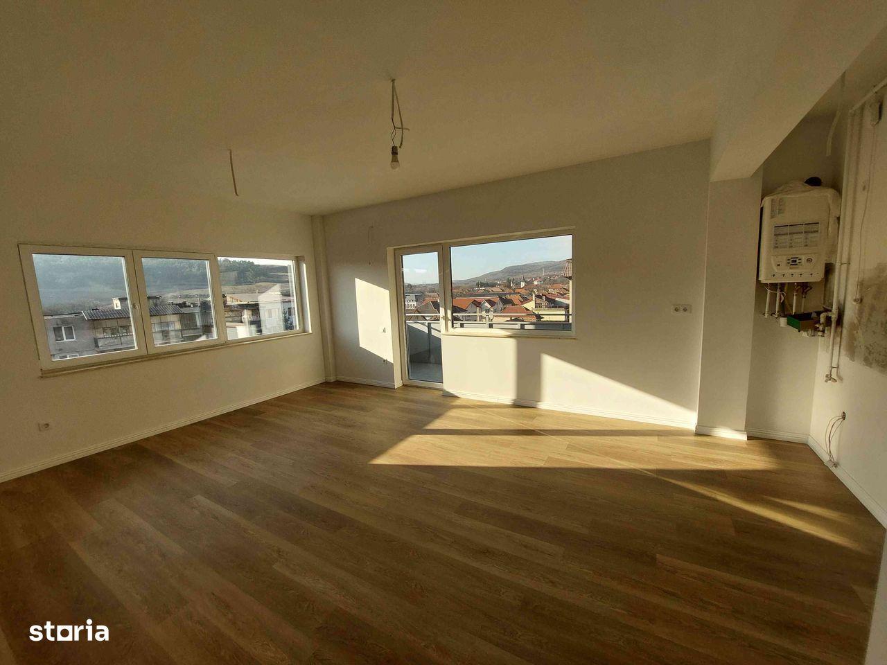 Persoana fizica , vând apartament deosebit.