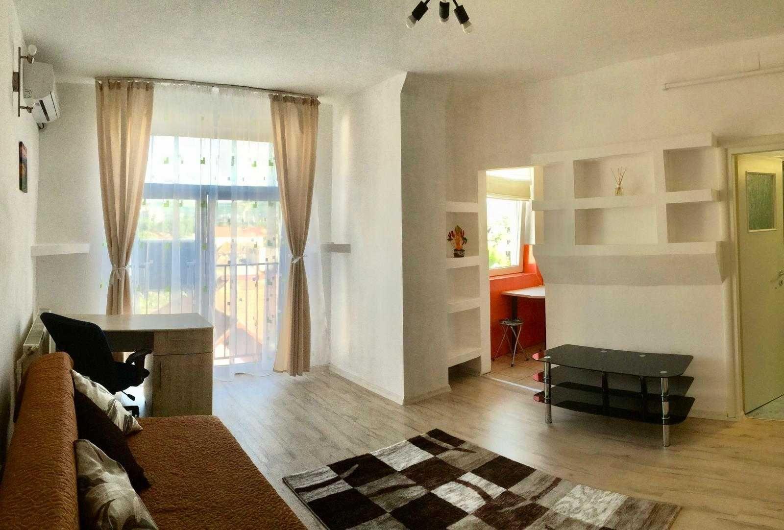 Persoana fizică Închiriez garsonieră