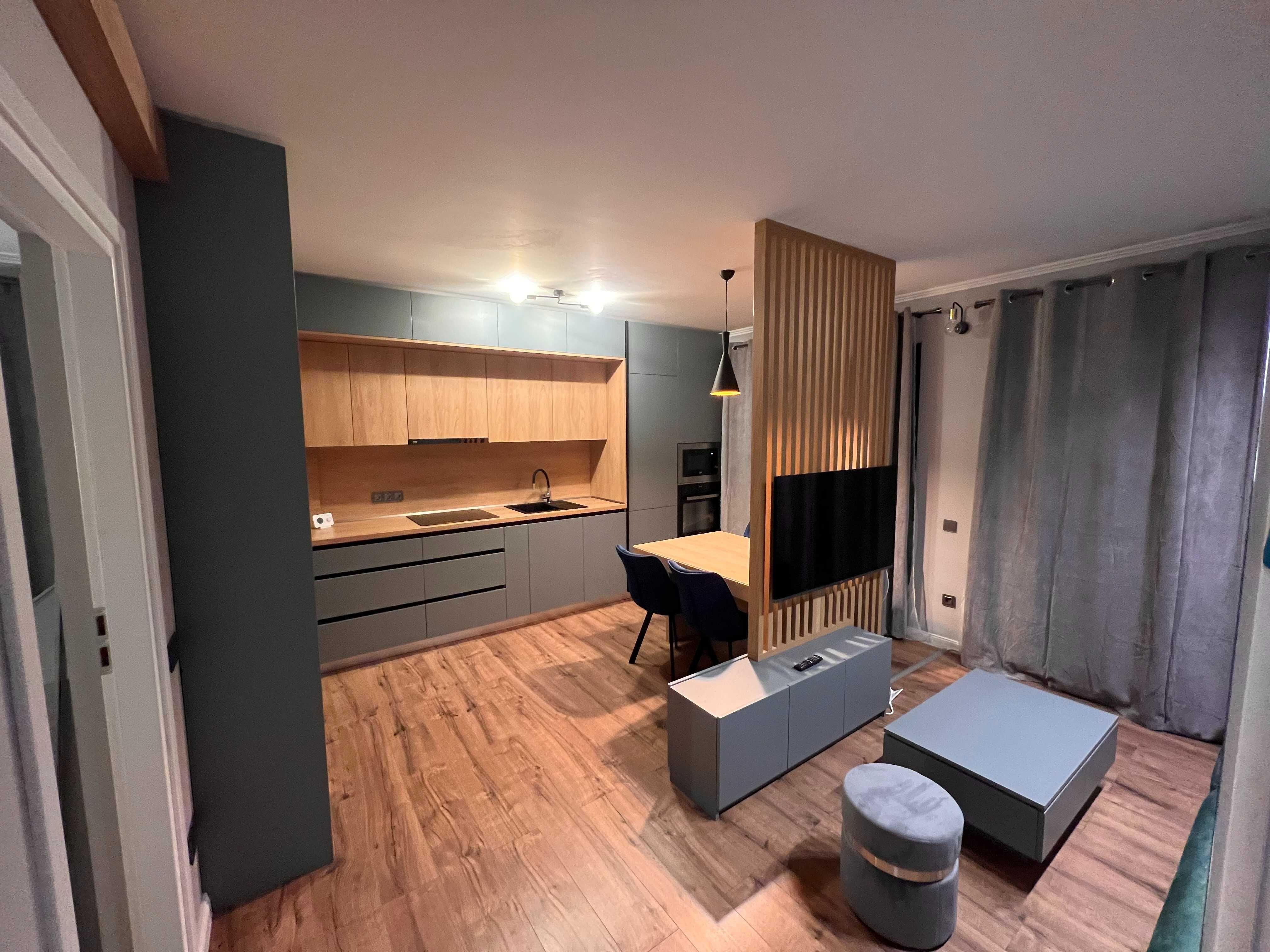 Dau in chirie 2 camere - lux - loc de parcare inclus