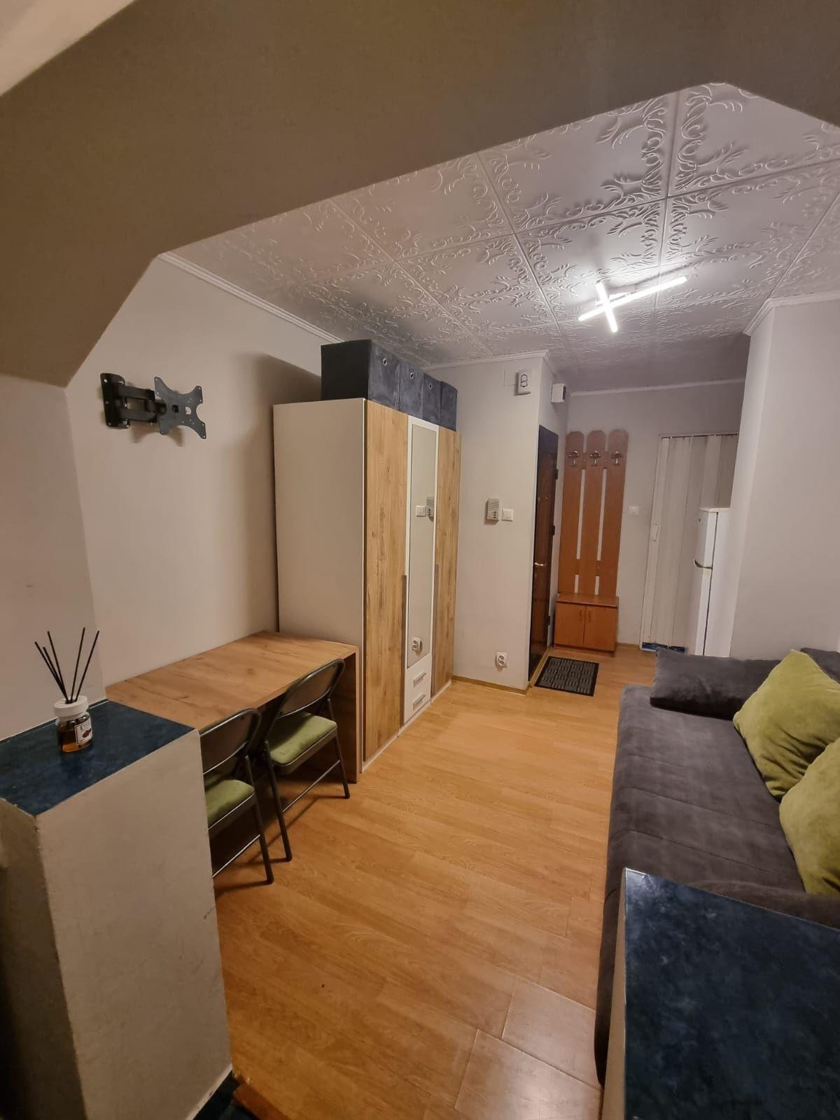 Vand garsoniera parter zona Liceul Emanuel - imagine 1