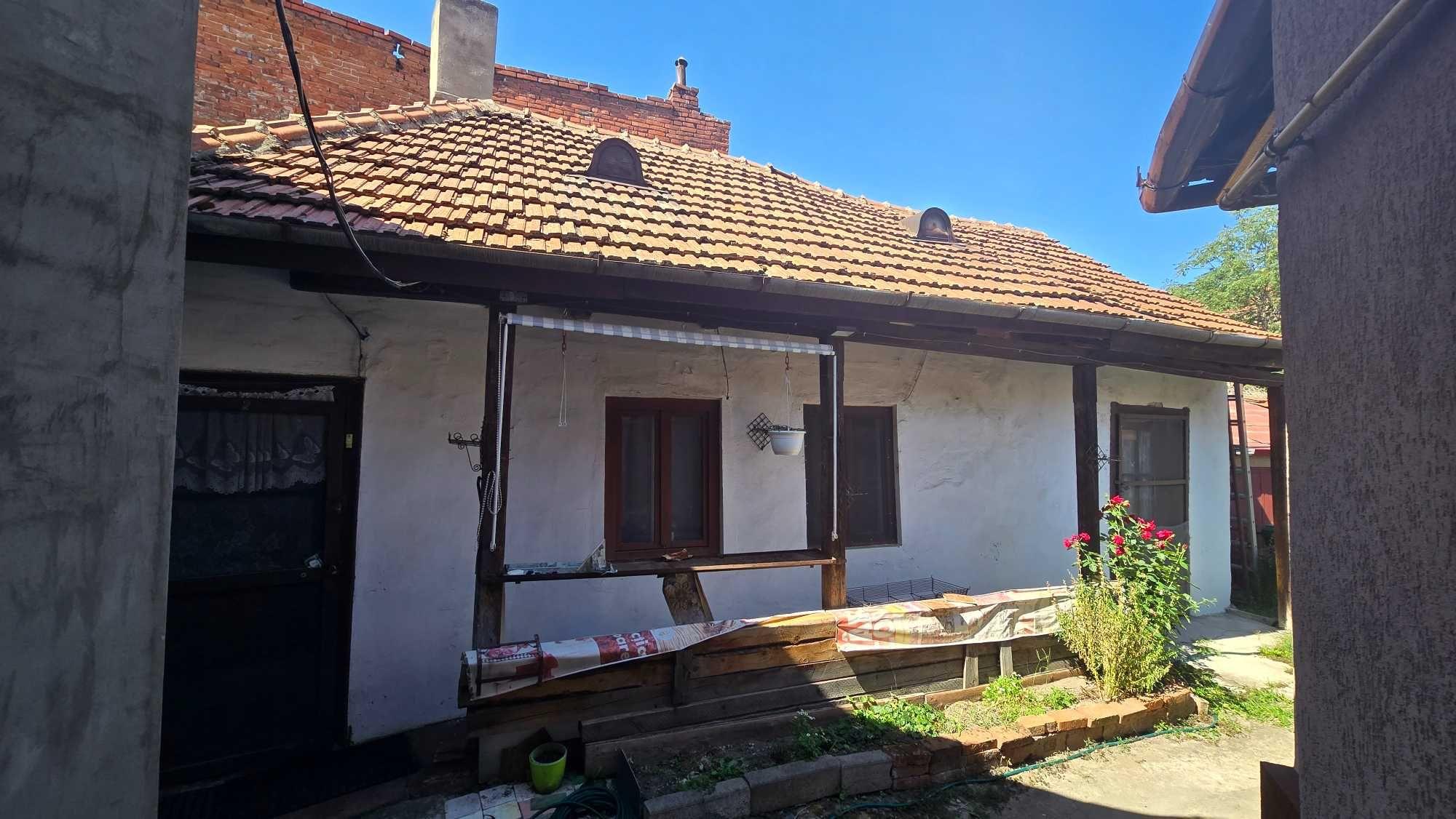 Casă la curte comună - Zonă centrală Tudor Vladimirescu