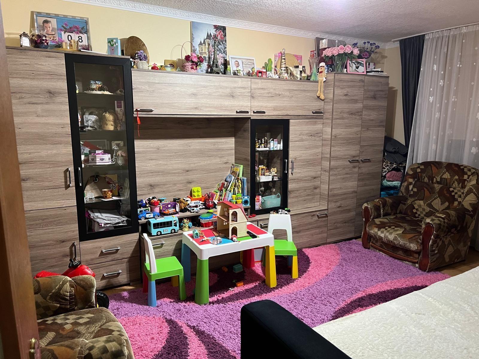 Apartament cu 2 camerei+garaj sub bloc - imagine 1