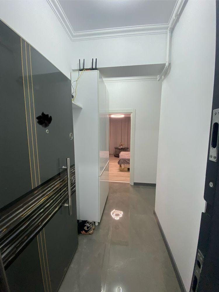 Studio decomandat cu bucatarie separata - imagine 1