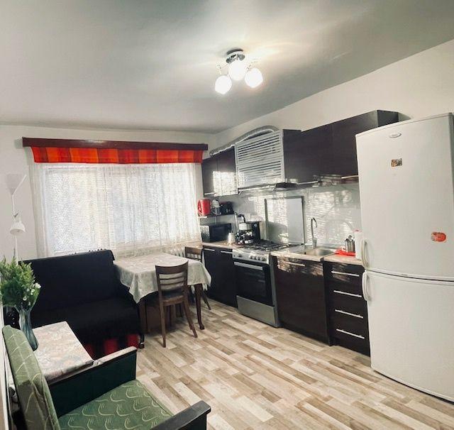 Vând apartament 3 camere Oradea Rogerius.Etaj 1.