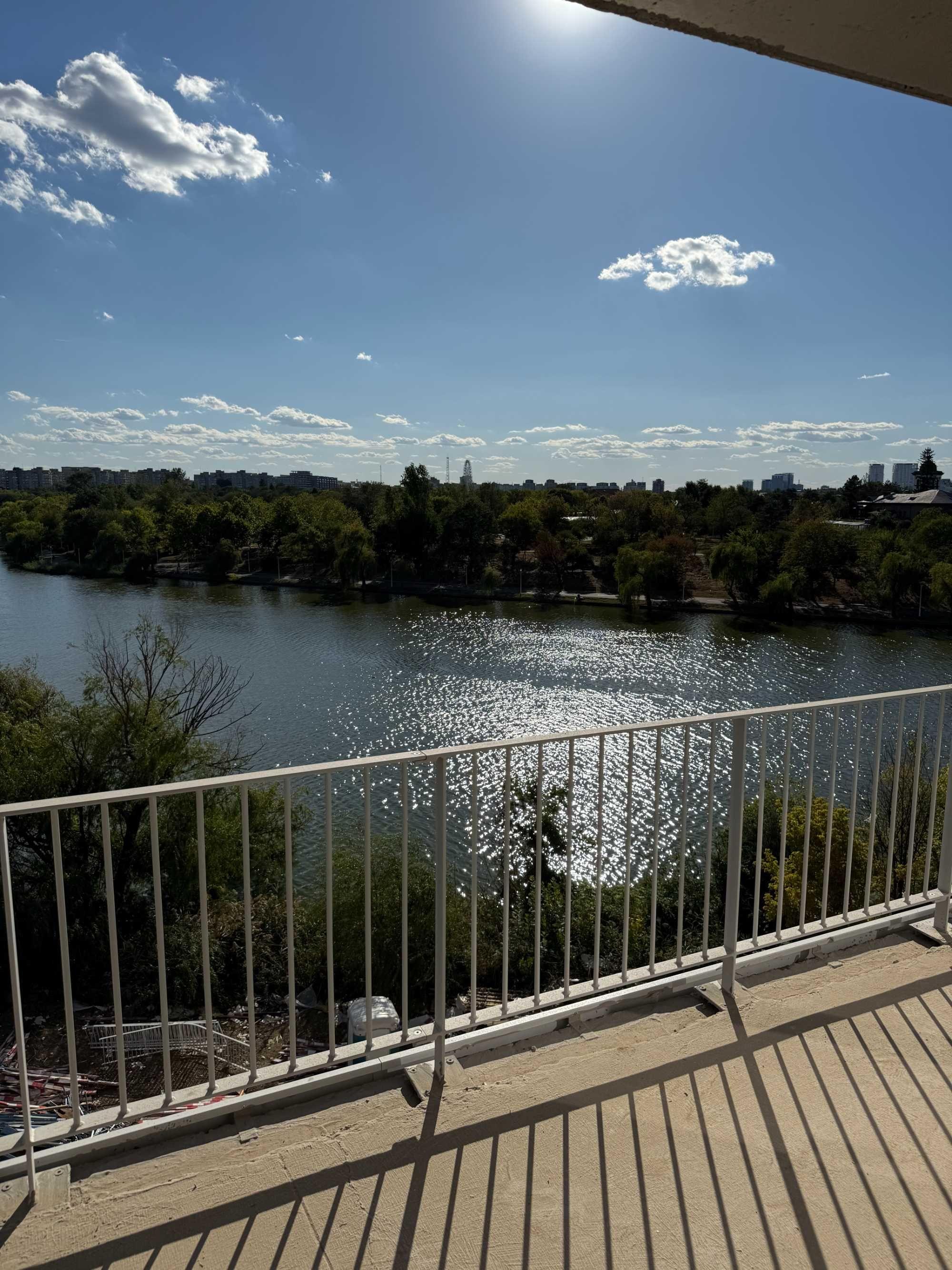 Ap 4 cam ST 180mp, pe Lac, Vedere Superba, Complex Rezidential de Lux - imagine 1