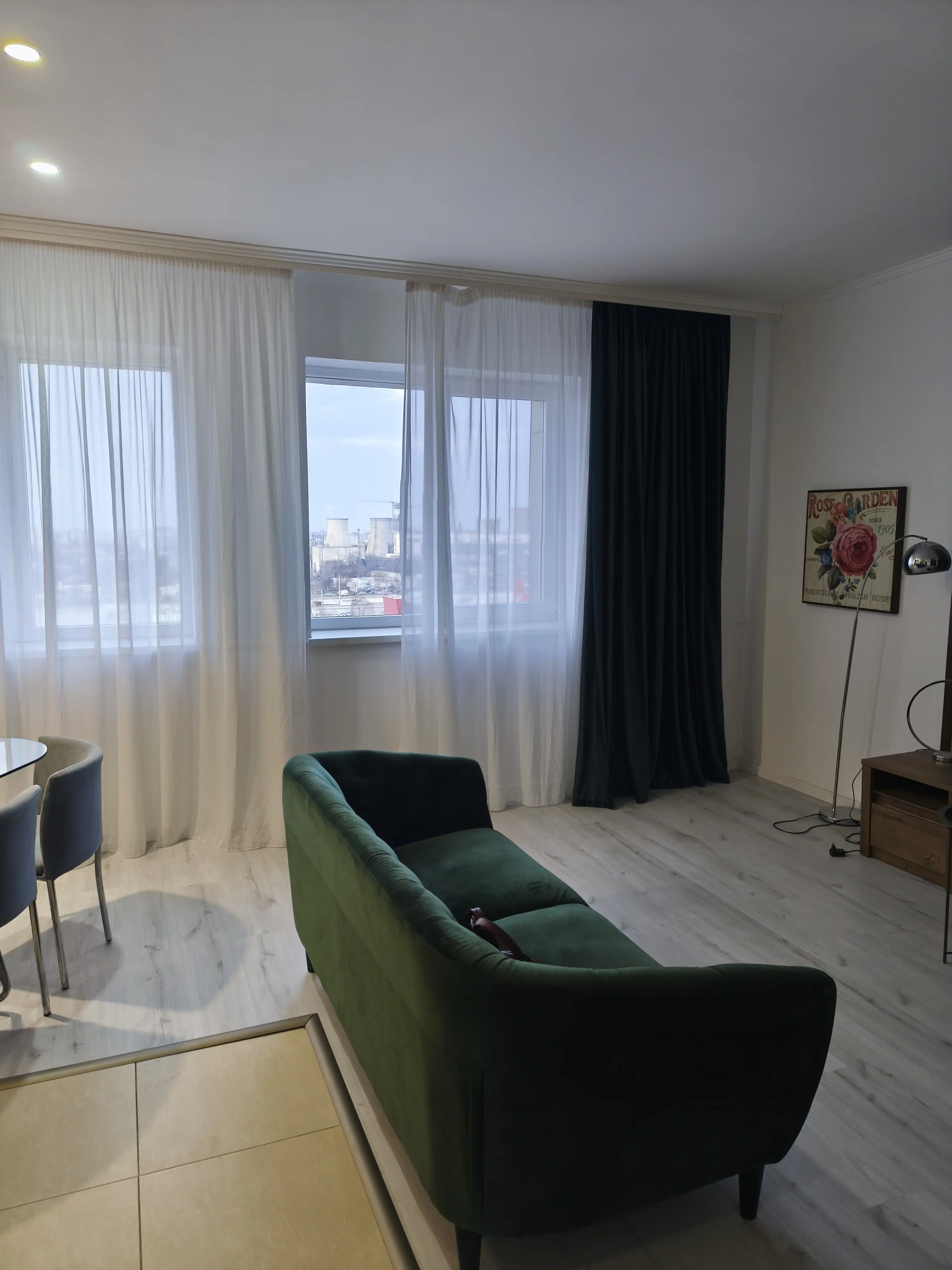 Ofer spre închiriere studio