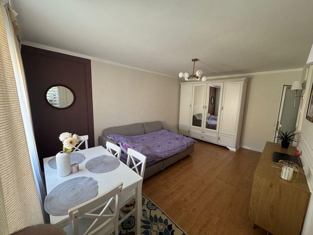 Închiriez apartament 2 camere, decomandat, Zona Nufarul