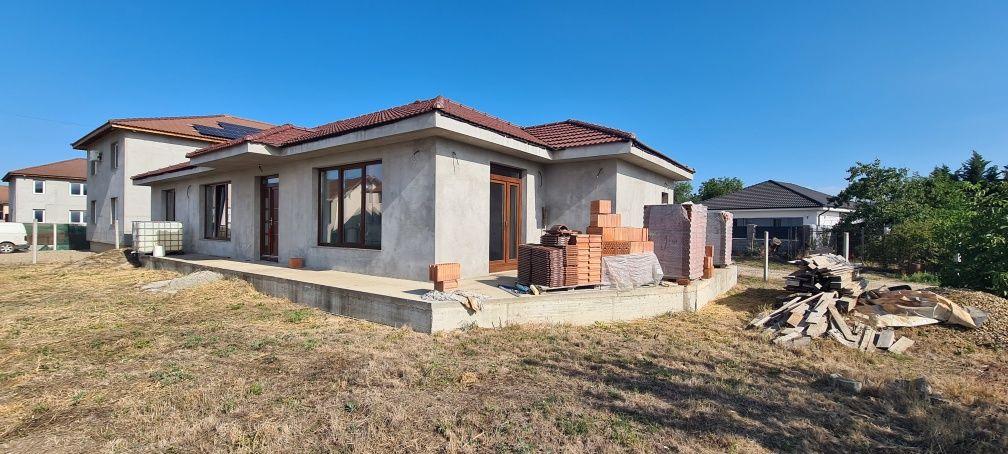 Casă de vânzare cu trei fronturi stradale – Oradea, Str. Cedrilor | Co