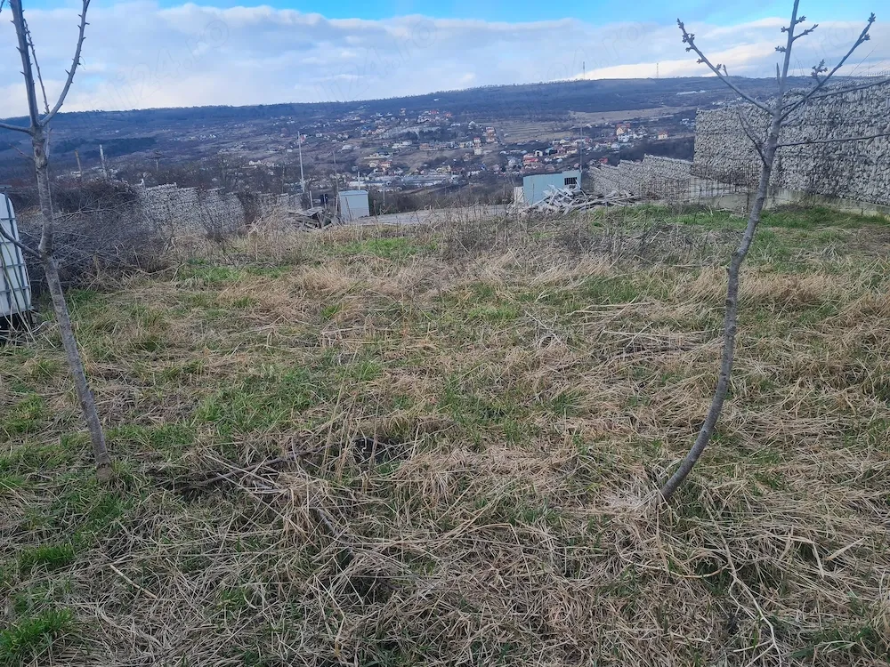 Teren 726 mp, zona Odobesti Iris, cu PUZ aprobat, priveliște superbă, toate utilitățile trase.