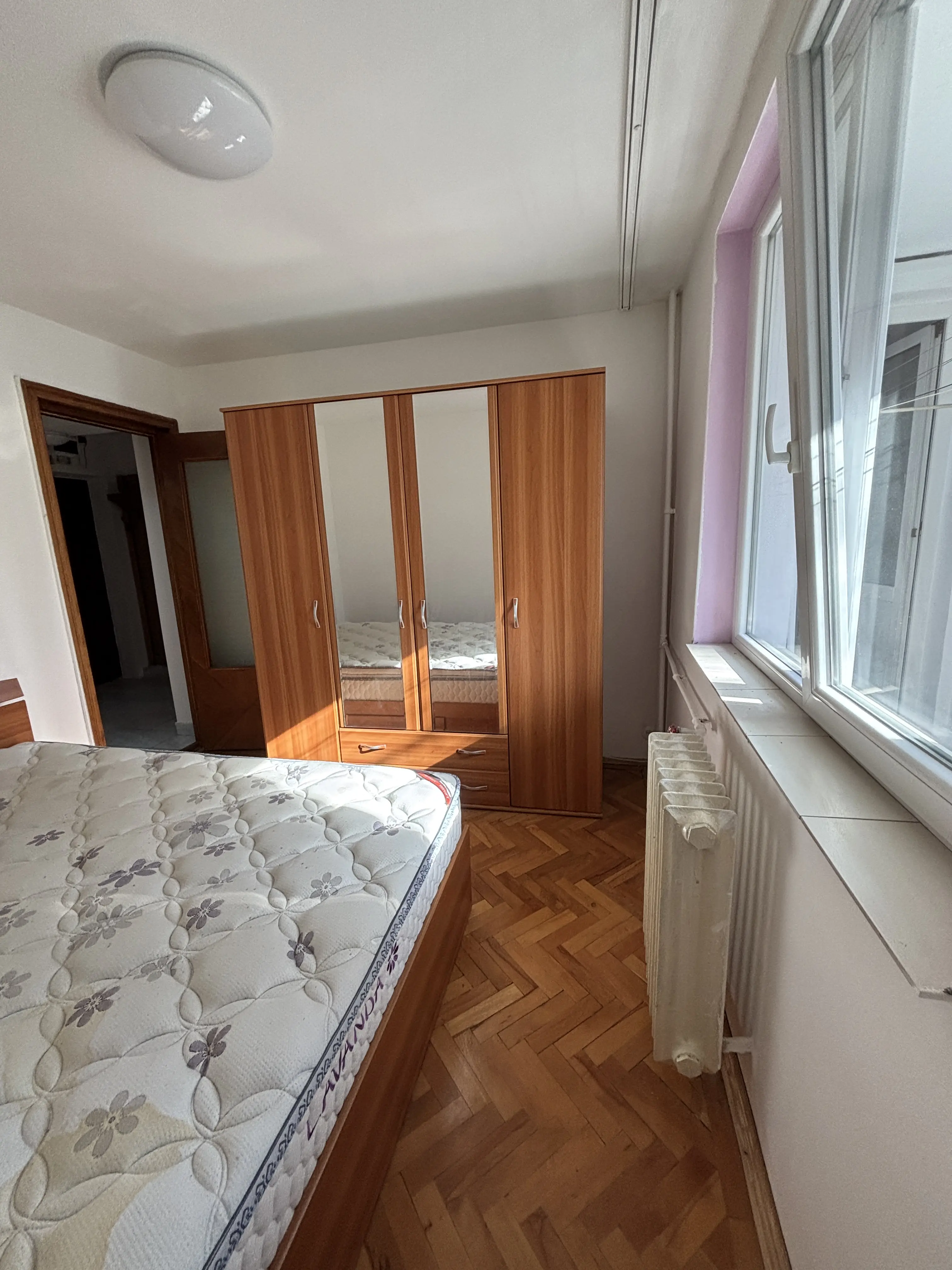 Vând apartament 2 camere decomandat, etaj 1 Rogerius - imagine 1