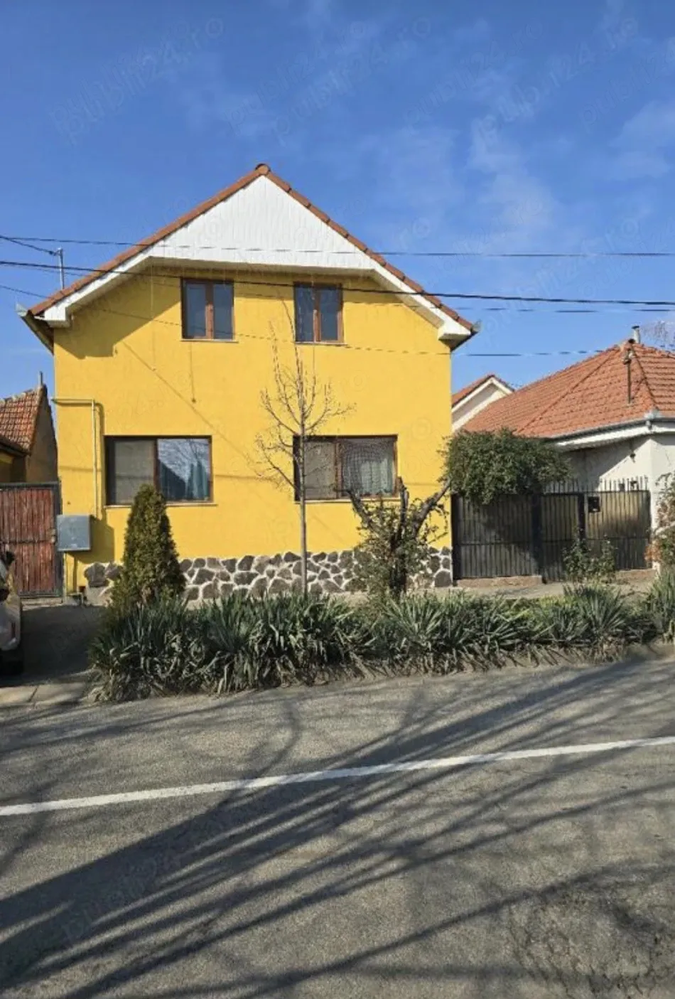 Vând casa zona Cantemir Nufarul