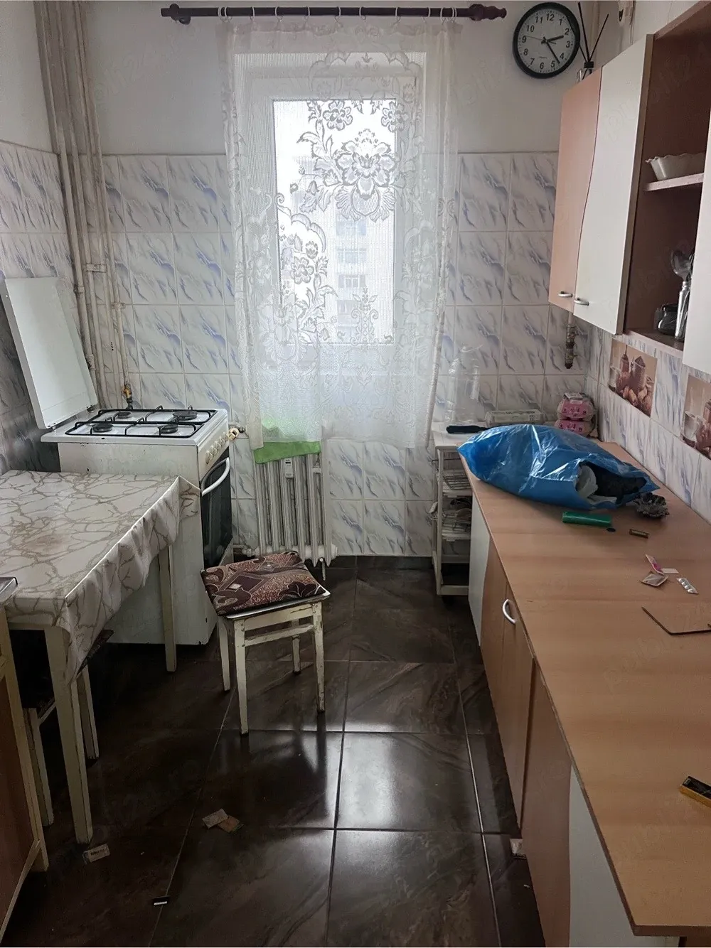 inchiriez apartament 3 camere