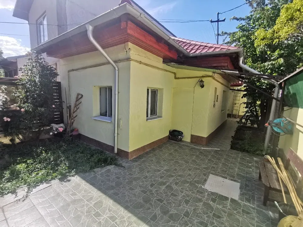 Vand casa 3 camere intr-o zona semicentrala, zona piata Anton, direct de la proprietar.