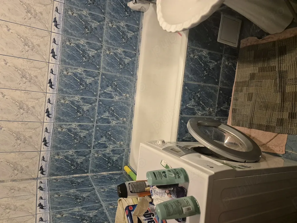 închiriez apartament 3 camere