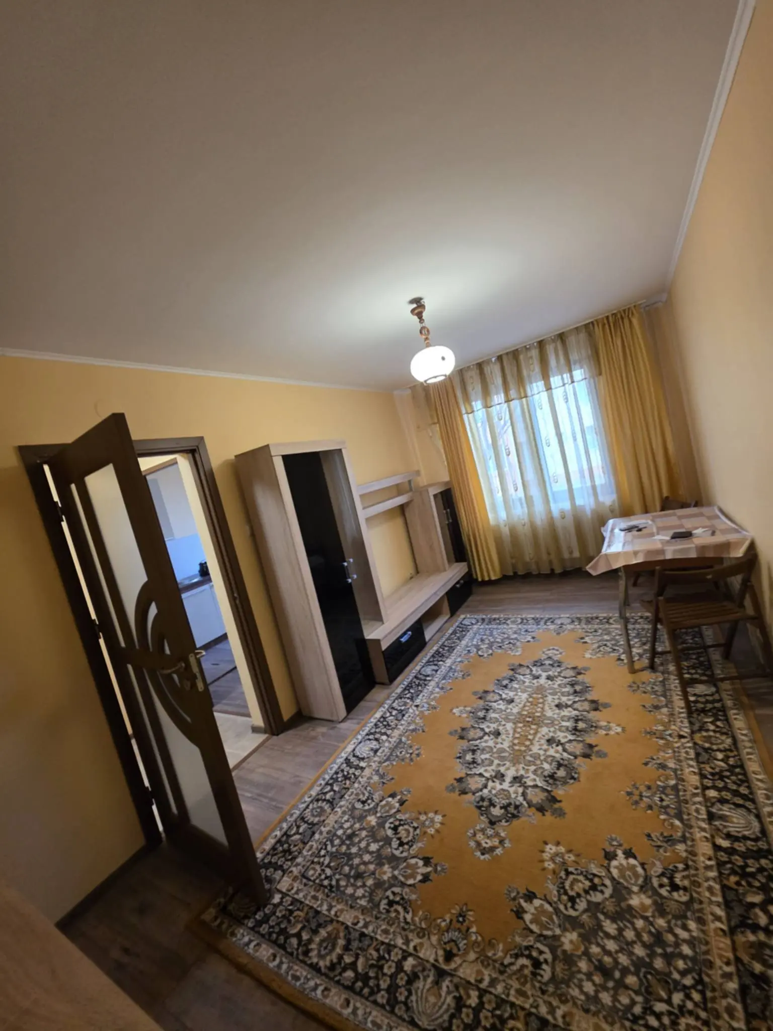 Garsoniera însorita, complet renovata cu vedere la parc aproape de mijloacele de transport si de Piata Astra ! Pret 68.000 euro negociabil Tel - imagine 1