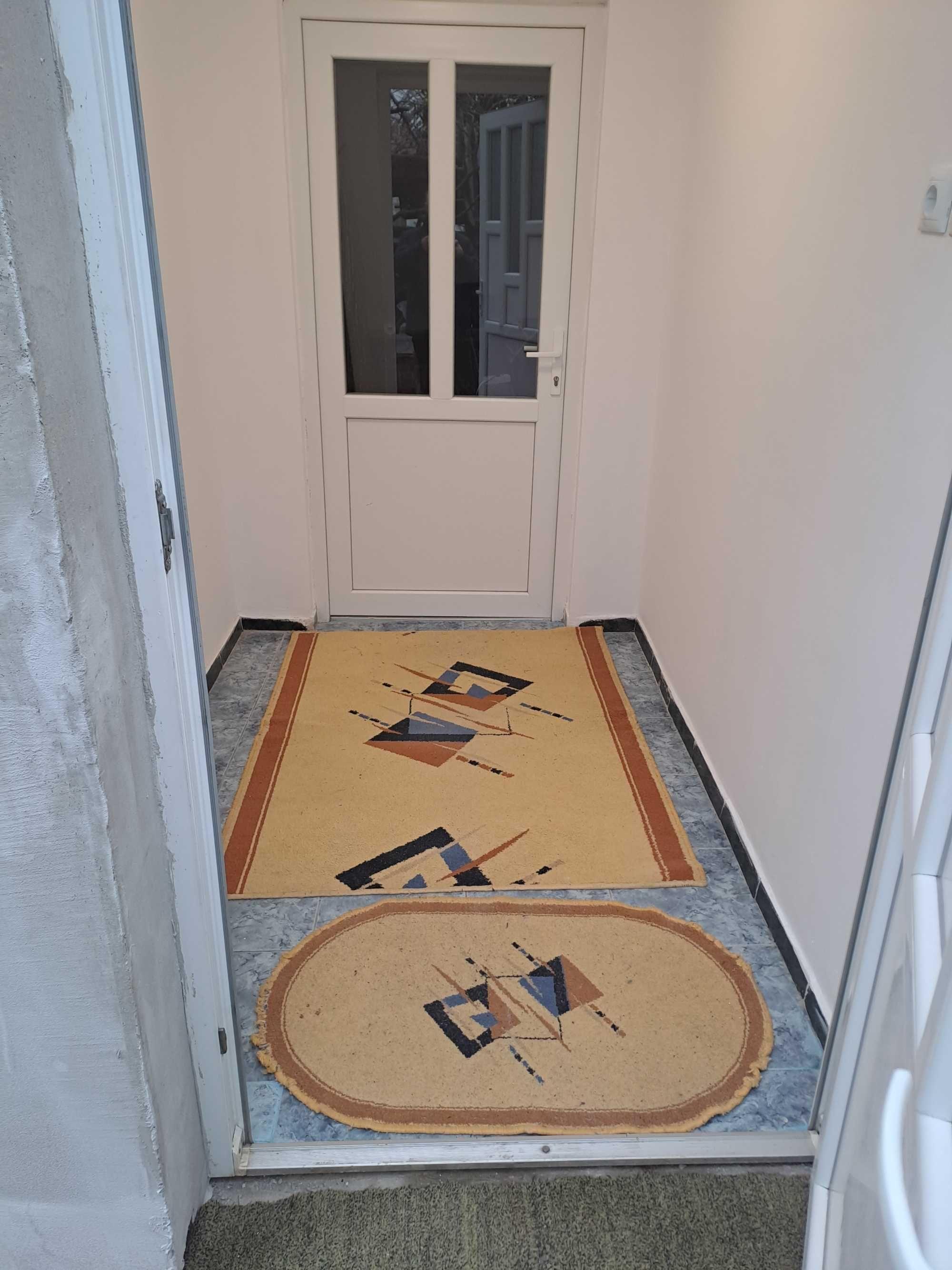 Dau in chirie zona pod ira camera ,bucatarie, baie hol