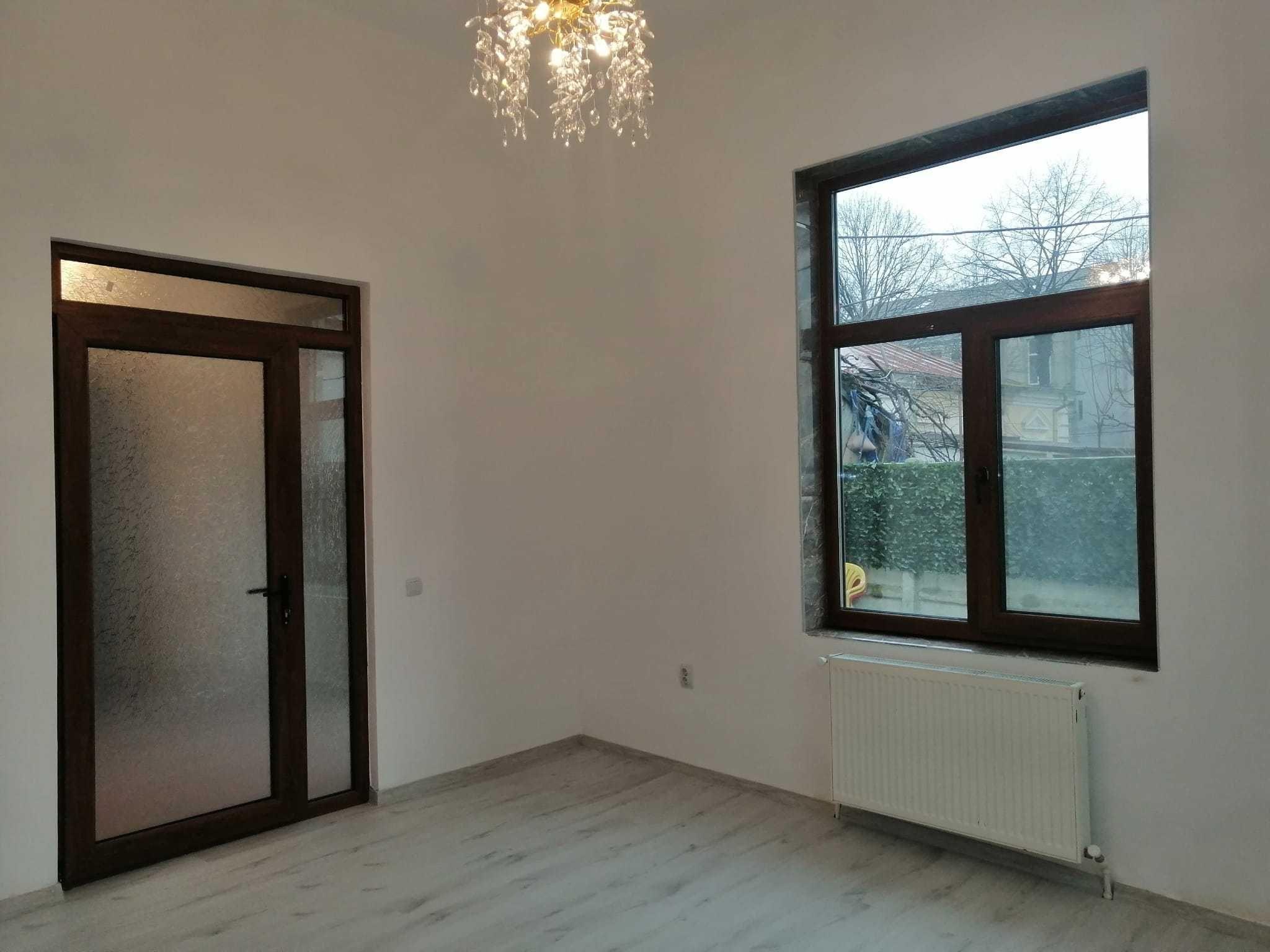 Casă de închiriat ,3 camere , nemobilată , ultracentral - imagine 1