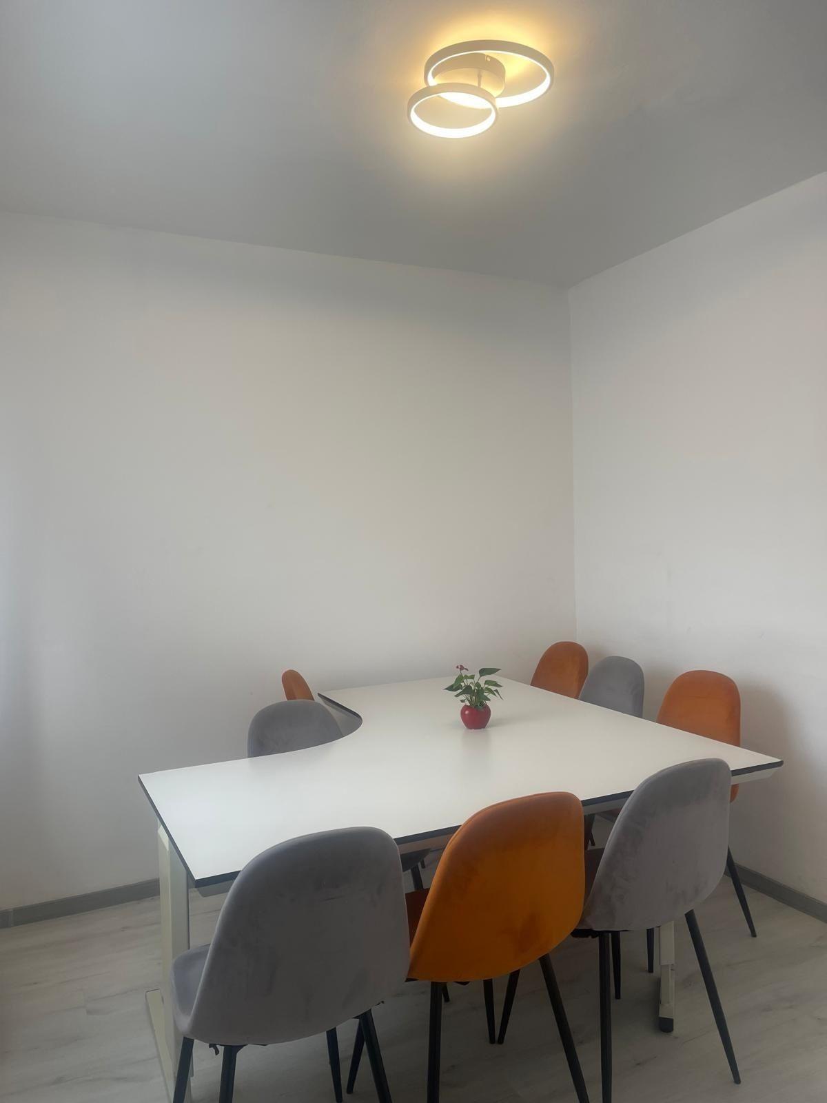 Garsonieră de vânzare ideală pentru locuință sau birou-Strada Aluminei Oradea