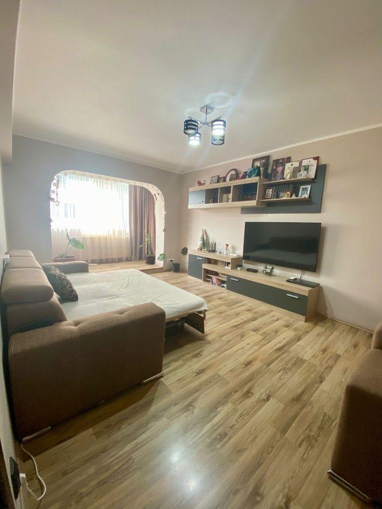 Apartament 3 camere decomandat 75m²
