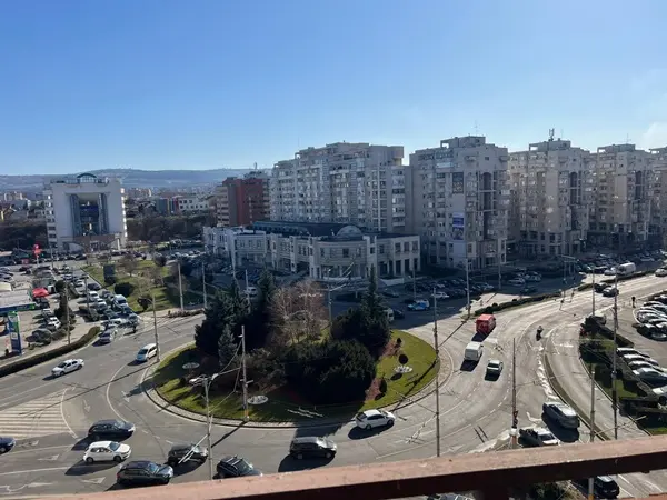 VAND APARTAMENT 2 CANERE DECOMANDAT - imagine 1