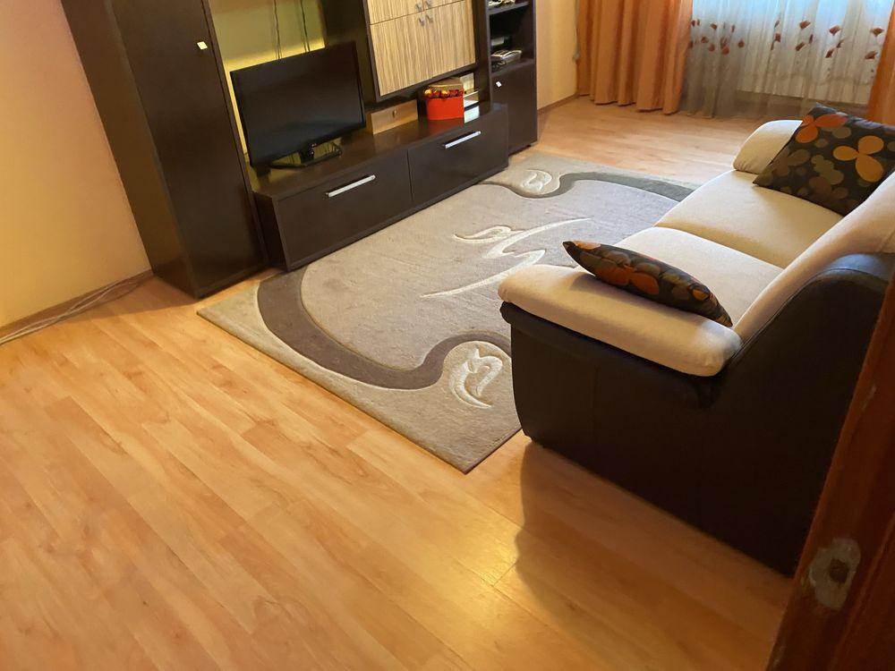 Proprietar, Inchiriez ap 3 camere str Luica